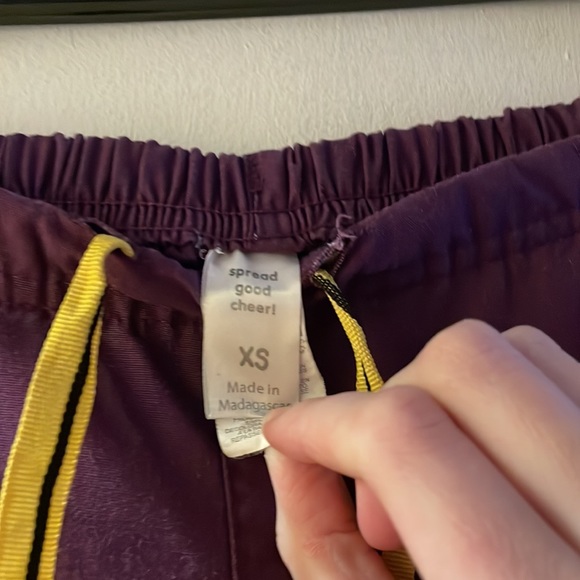 XS Purple Wonder Wink Scrub Pants - Picture 3 of 5